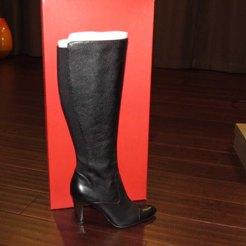 Donald J. Pliner women leather boots brand new!